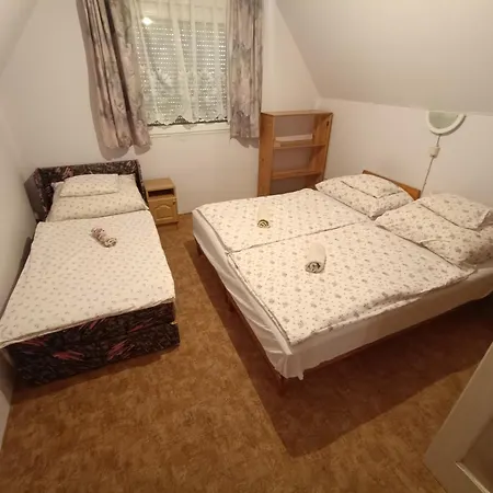 アパート Hattyu Vendeghaz *